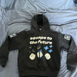 Broken planet hoodie - Broken planet hoodie i väldigt bra skick. Nypris 1500kr, pris diskuterbart.