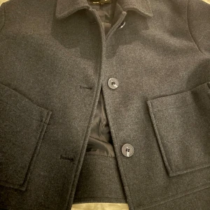 kappa (LAGER 157) - En superfin kappa från Lager 157 som inte kommer till användning. Använd en gång . Inga defekter på använd.💕 Pris kan diskuteras.