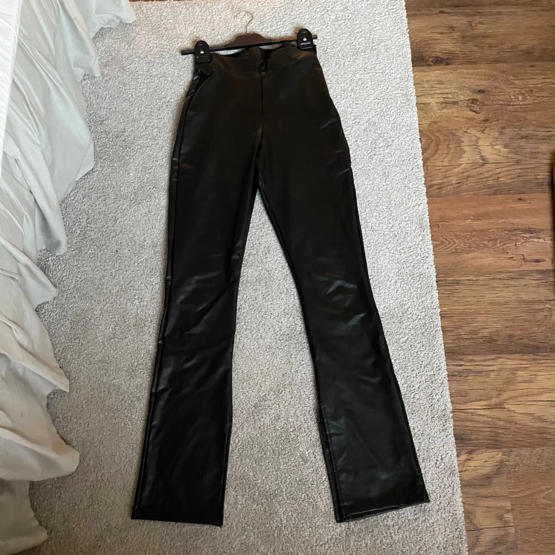 svarta skinnbyxor - 90