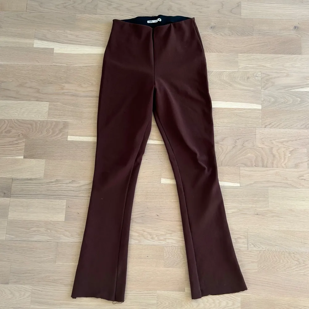 Bruna byxor från Zara. Riktigt lätt och bekväm./ Brown pants from Zara. Really light and comfortable.. Jeans & Byxor.