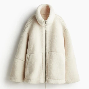 Teddyjacka från hm  - Helt oanvänd jacka från hm, lapp kvar 