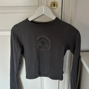 Converse - Säljer min fina converse tröja, köptes förra året men helt oanvänd💞 st S💘