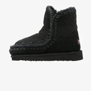 Mou skor - Säljer dessa! Väl använda men fortfrande bra skick och kan komma till användning av någon annan. Skriv för bilder ❤️