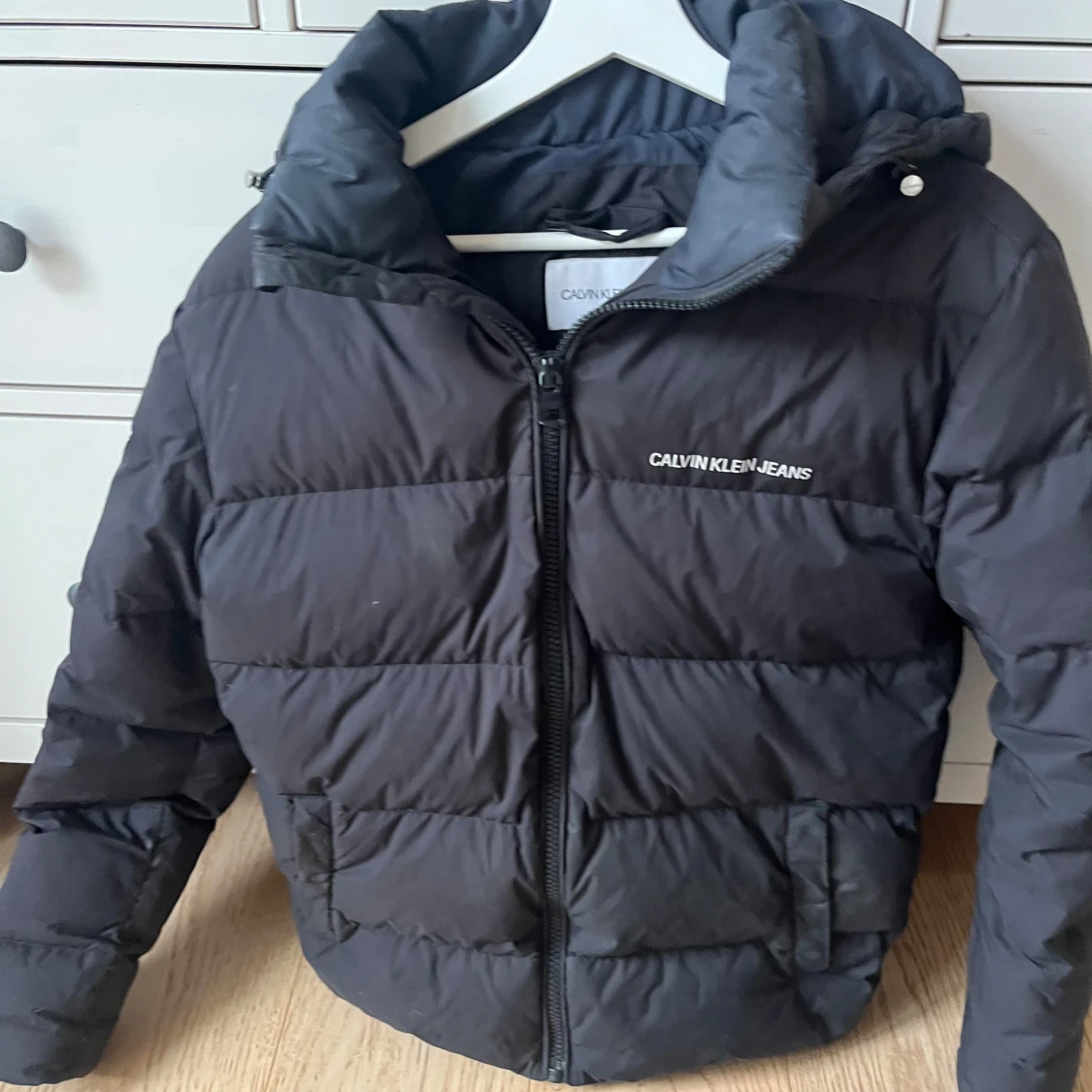 Svart dunjacka från Calvin Klein Jeans