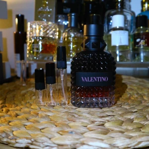 Valentino born in roma intense - 15ml=150kr