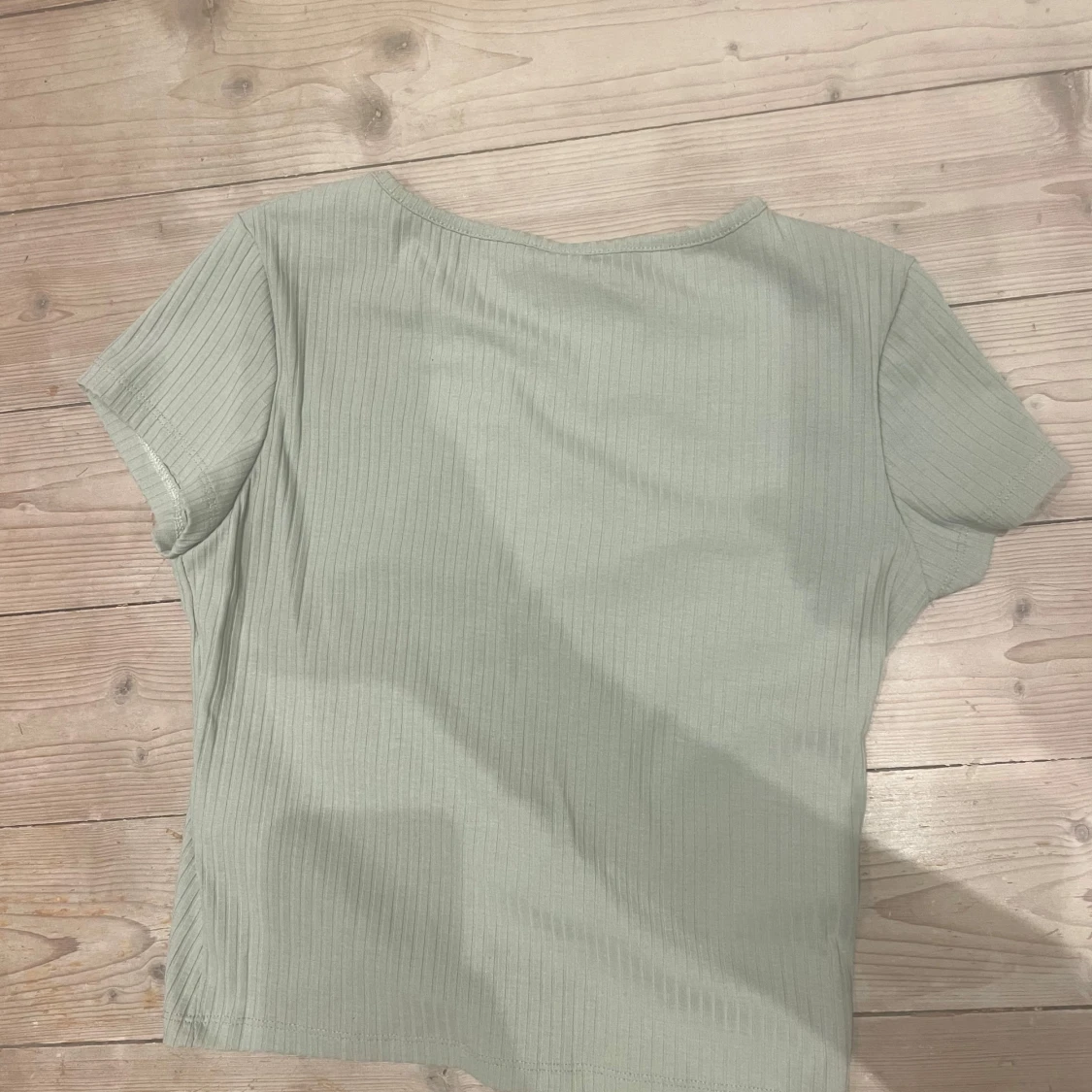 Grön ribbad topp från Lindex - 93