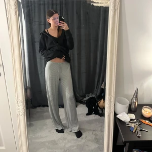 Mjukis byxor  - Använt några gånger, väldigt bra skick ändå. Otroligt sköna 