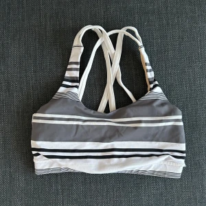 Sport bh - Sport bh skulle säga i stl S. Är väldigt fin kommer tyvärr inte till användning hos mig   #träningskläder #sportwear #sportswear #sportbra #sportbh 