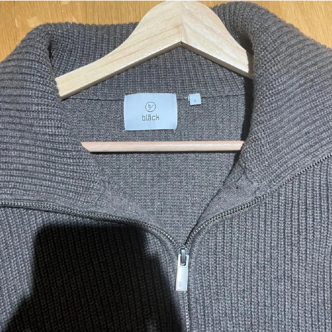 Grå stickad tröja från Bläck - 91