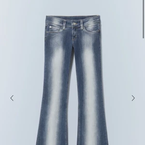 Weekday jeans - Säljer dessa super snygga jeans från weekday💕💕dessa är super populära och helt slutsåld på hemsidan💕💕pris kan diskuteras 💕