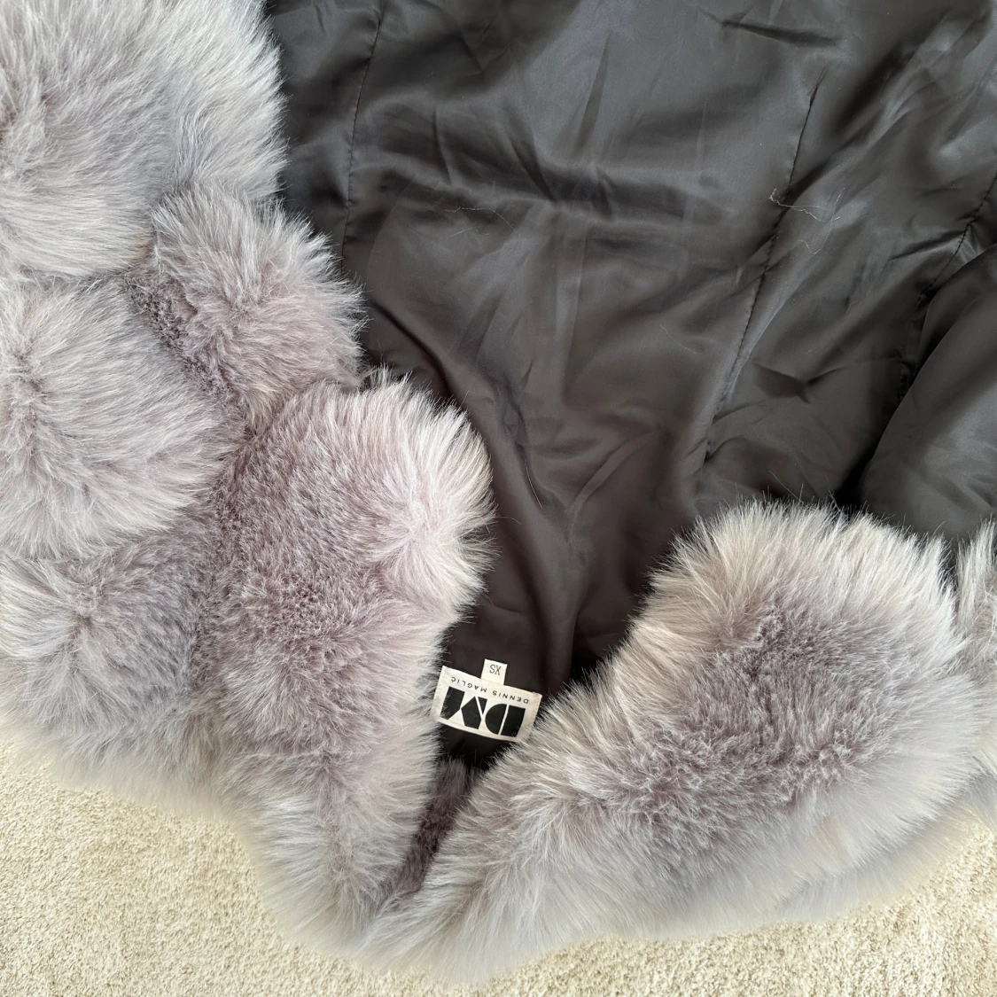 Grå pälsjacka från Dennis Maglic - 93