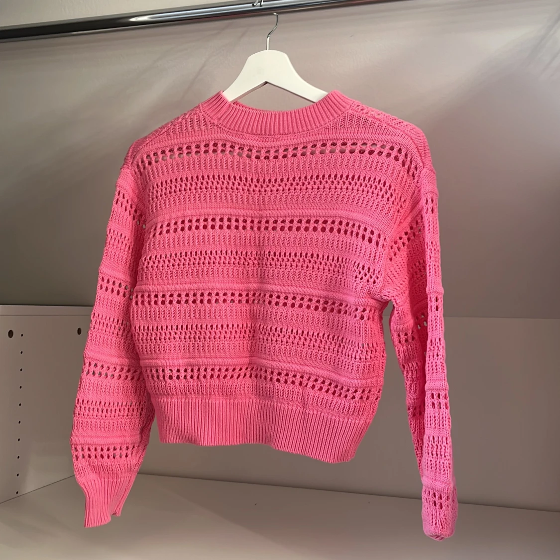 Rosa stickad tröja från H&M - 90