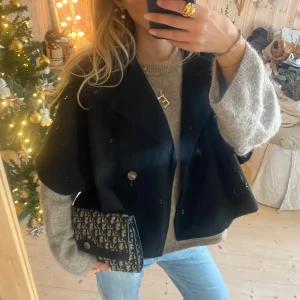 Cape / kappa / poncho  - SUPER snygg!! Tryck gärna på köp nu❤️❤️