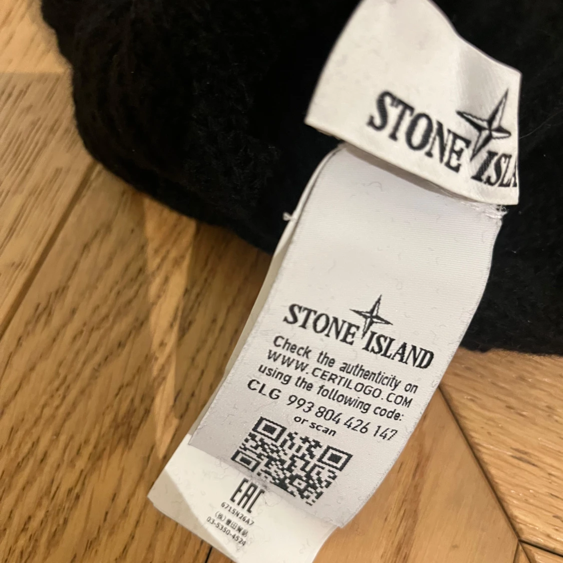 Svart stickad mössa från Stone Island - 90
