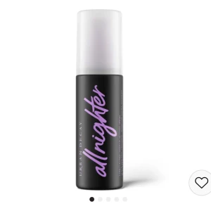 Urban Decay settingspray - Helt ny, aldrig öppnat. Säljer då jag inte behöver den. Nypris ca 350:- 
