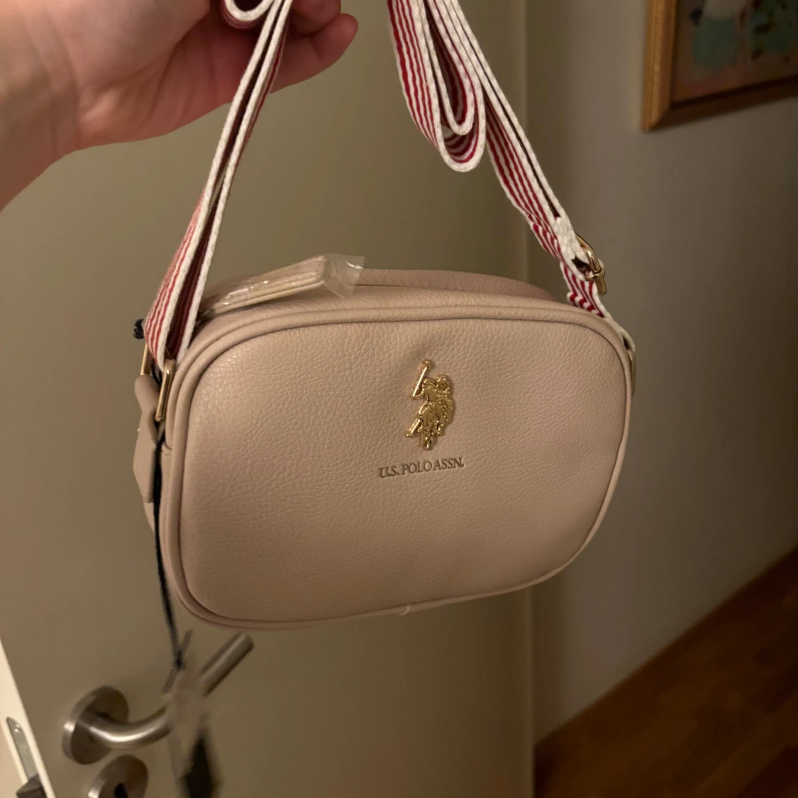 Beige axelväska från U.S. Polo Assn. - 90
