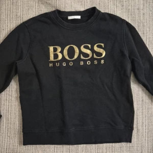 Hugo boss tröja - Tror det är storlek s dam men är inte säker. Ok skick.