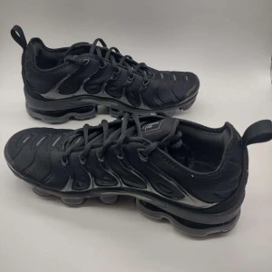Vapor max  - Vapor max i väldigt bra skick, storlek 44 säljer pågrund av att de va för små för min bror. Ordinarie pris är 2800 men säljer för 600