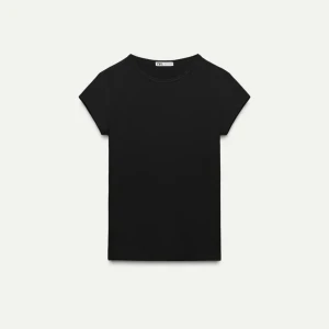 Zara t shirt - Helt oanvänd, endast testad. T shirt i polyamid (satin liknande) 🤍