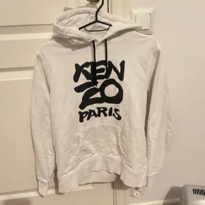 Kenzo Hoodie - Kenzo Hoodie med svart text, skriv vid funderingar