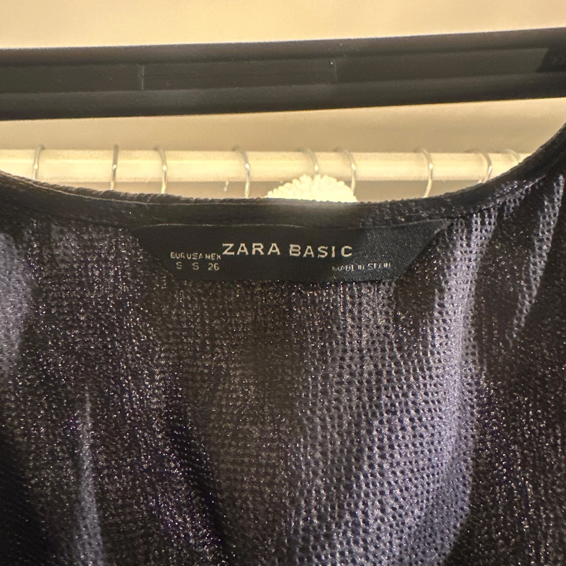 Svart klänning från Zara Basic - 90