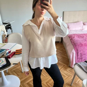 Tröja från Zara - Säljer min fina tröja från Zara pga jag använder den inte längre.🩷 Perfekt skick, storlek M men passar även till S om man vill ha översize eller till L om man vill ha lite mer tight.🫶🏼 Priset kan diskuteras!