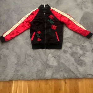 Zara Jacka - Storlek M men passar S.  Använt skick! 