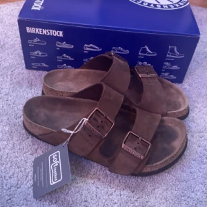 Birkenstock arizona BS stl 37 - Använd lite grann men sjukt fina och sköna tofflor 