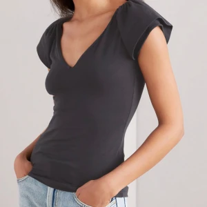 vringad topp - topp från anna field i storlek s. använd ”köp nu”. 22/10-2024