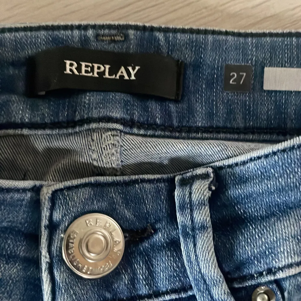 Jag säljer mina slim Replay jeans i storlek 27/30 i färgen blå. Pris kan diskuteras. Jeans & Byxor.