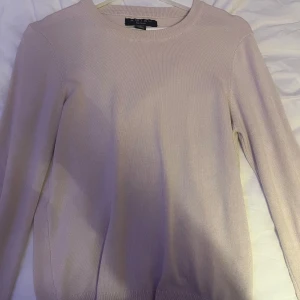 Stickad tröja - Perfekt till hösten, nästan aldrig använd💗öppen för byten