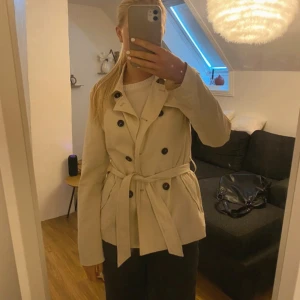 Trenchcoat  - Nyskick 