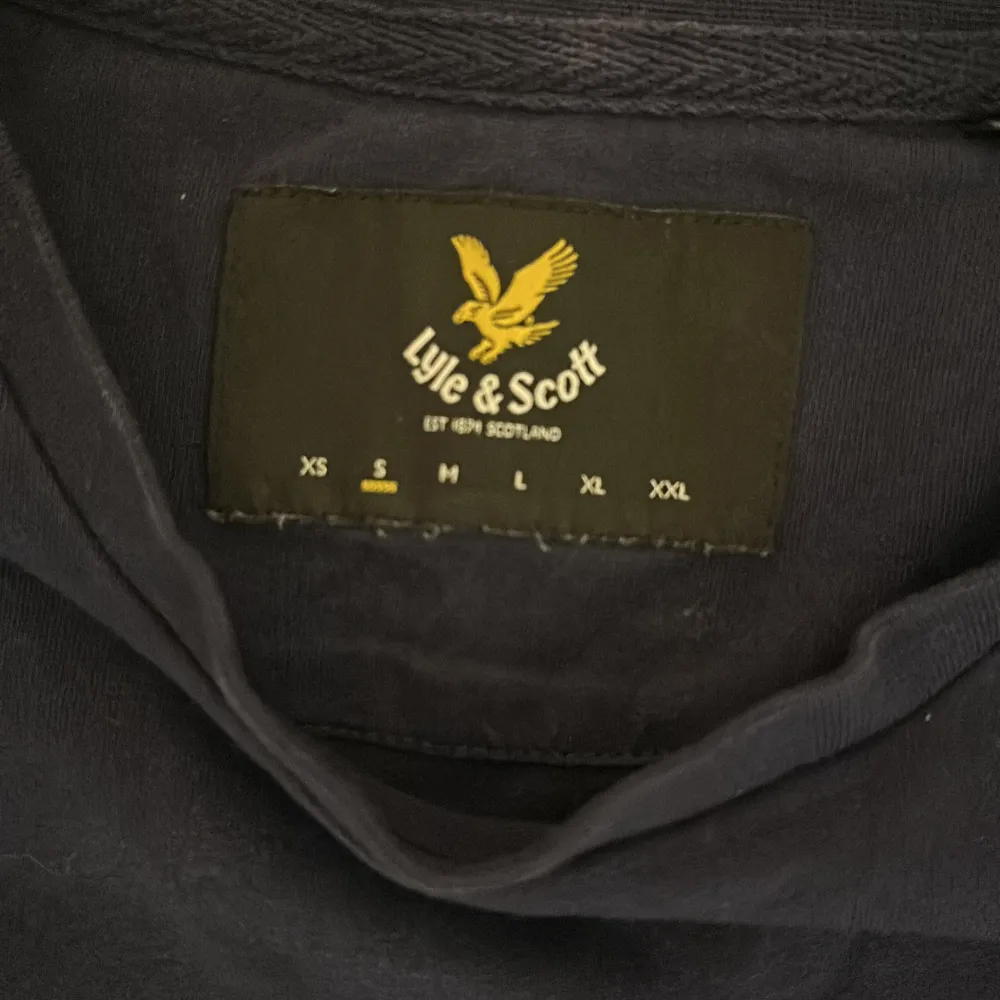 Jätte fin lyle & scott tröja, inte så mycket använd eller inga håll! Storlek S, tveka inte att skriva till mig vid minsta intresse!. Tröjor & Koftor.