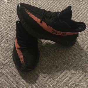 Yeezy  - Fina skor använda 2-3 gånger 