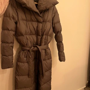 Rockandblue jacka - Helt ny, fel storlek beställd, använd 1 gång. Storlek 36 men passar även 38  Nypris 3000  Säljer för 2000 går och diskutera vid snabb affär