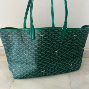 grön väska - ny!!!!