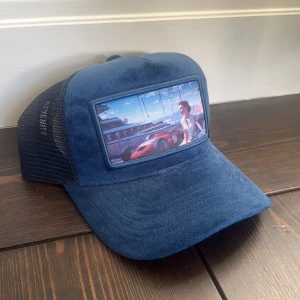 Skick 10/10 Oanvänd velvet keps - Helt oanvänd vara legat i en låda och ska nu säljas 