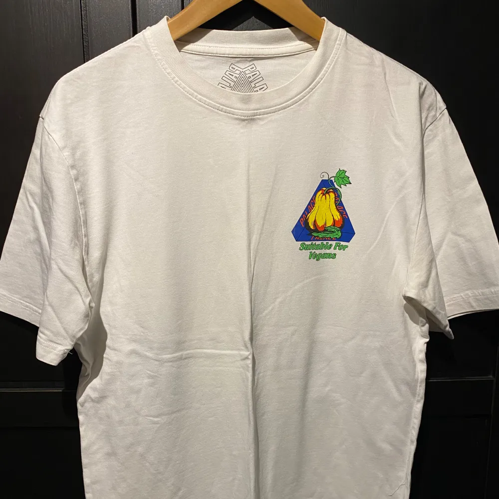 Palace T-Shirt  Suitable For Vegans Size: M Gott skick. T-shirts.