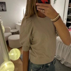 Jättefin tröja - Kommer ej till användning längre, men i jättebra skick!!!