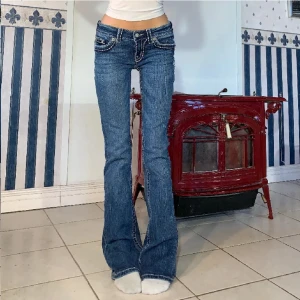 miss me jeans - low waist bootcut miss me jeans 💞midja 77cm och innerben 86cm 💞 bilderna är från Tina Adesjö