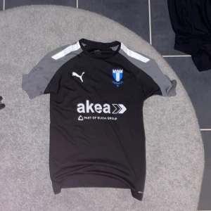 MFF träningströja  - Säljer nu MFF träningströja i bra skick, storlek S/M