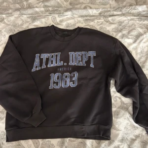 Sweatshirt  - Använd nån gång, 
