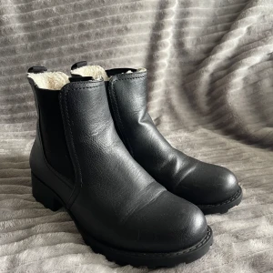 Varmare skor - Fodrade skor, storlek 38, Alley, 3-4cm klack, ny skick 