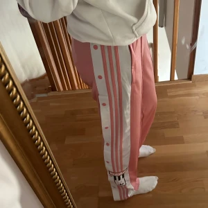 Adidas adibreak - Så fina byxor från adidas som inte längre kommer vara till användning 