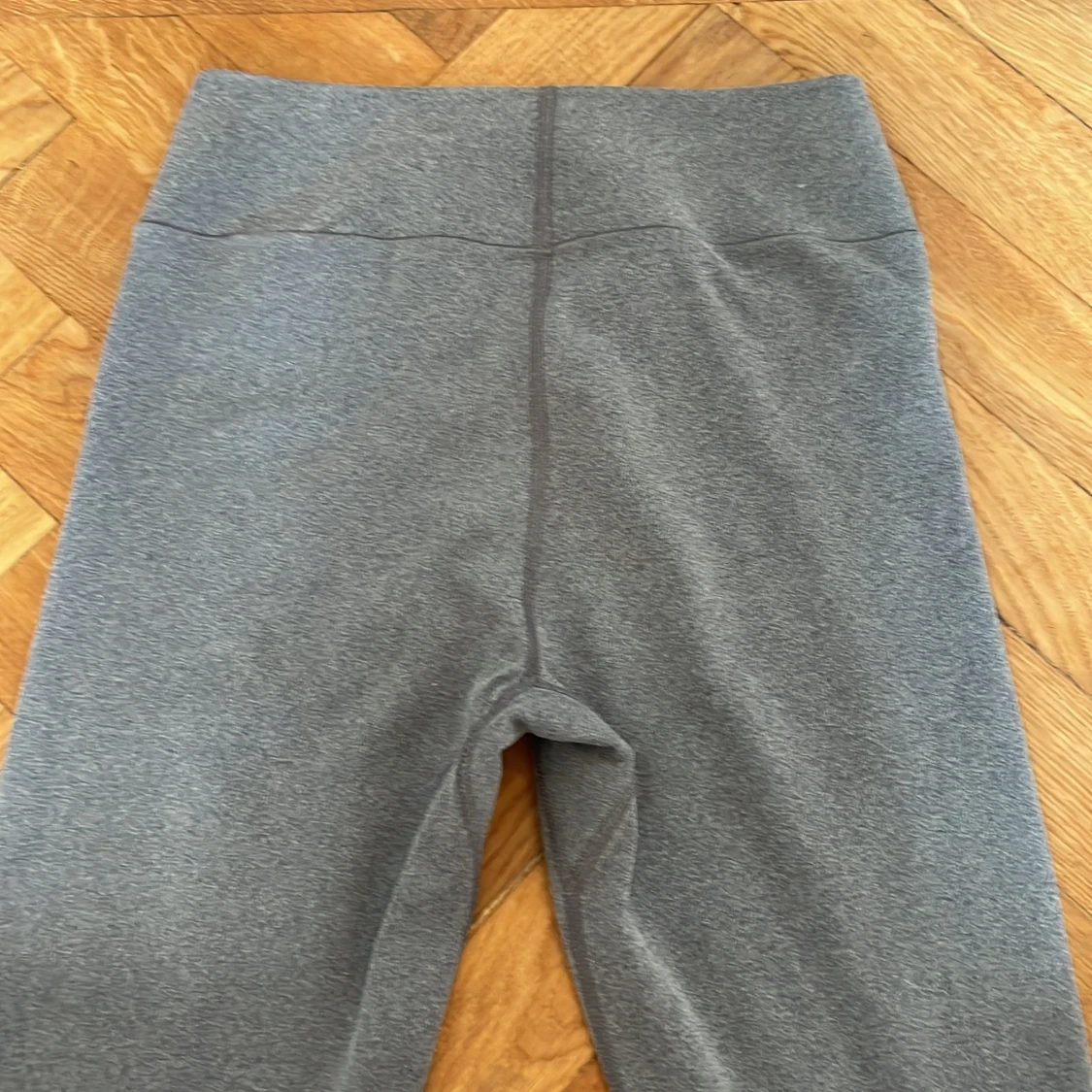 Gråa träningsbyxor  - 91