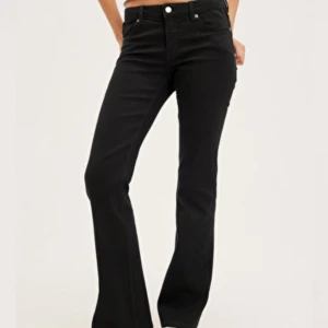 Monki jeans  -  Hej jag säljer dessa svarta monkey jeans jag fick hem dessa idag men de var för stora när jag testade dem.💞