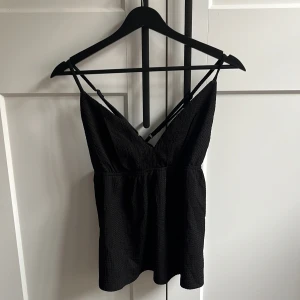 Svart topp - Jättefin svart topp!!