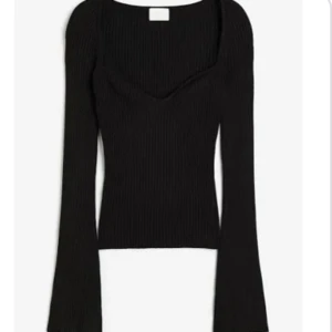 Ribbad topp - Jag älskar denna toppen men har knappt använt den så känner ej behov av den mer. Den är i super bra skick.