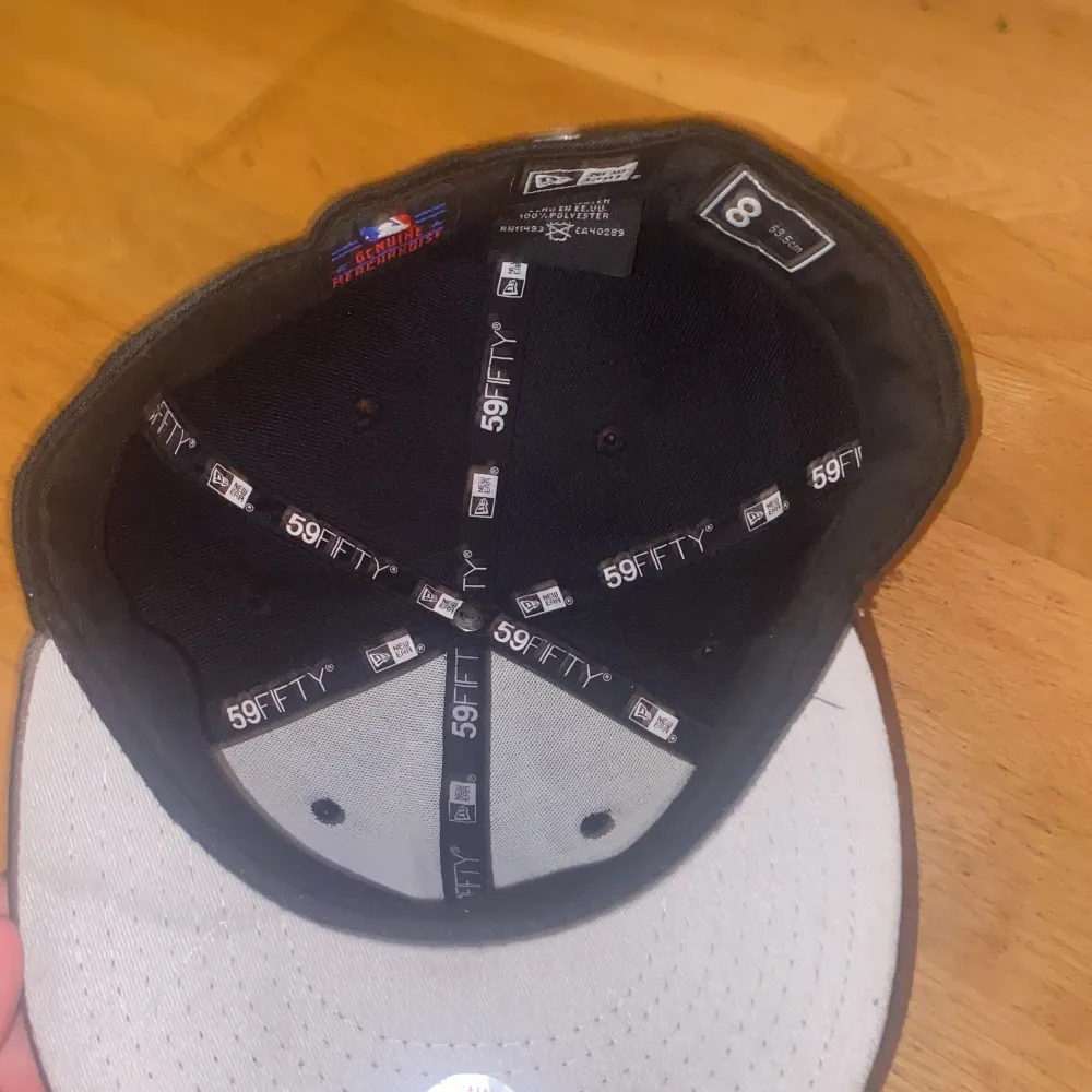 New Era Keps, i storlek 8/63.5 Helt ny i väldigt bra kvalité. Accessoarer.