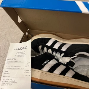 Adidas Campus - Säljer mina campus då dom inte kommer till användning. Använda men i bra skick! Kartong osv finns kvar även kvitto. Super sköna, storlek 38!